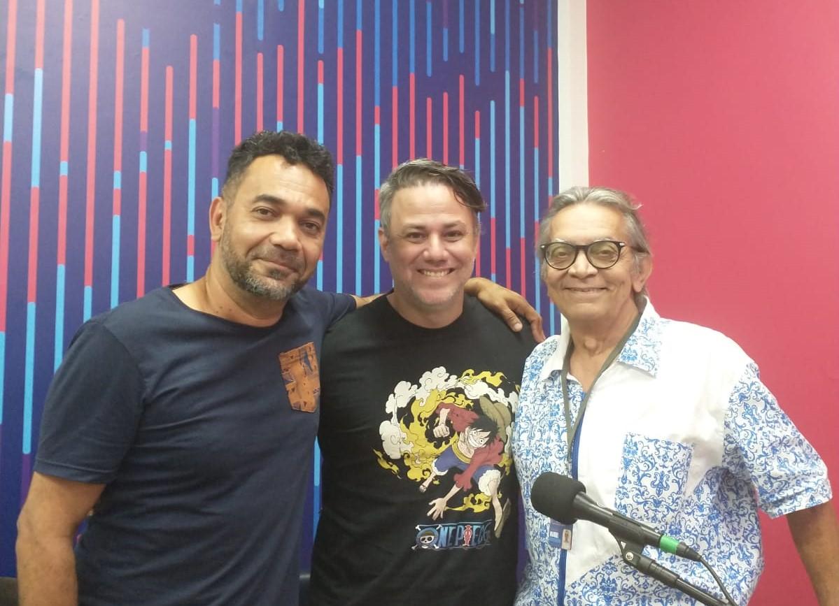 Quiercles Santana, Tatto Medina e Manoel Constantino nos estúdios da Frei Caneca FM